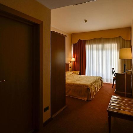 Villa Sirena Hotel E Ricevimenti Durazzano Экстерьер фото