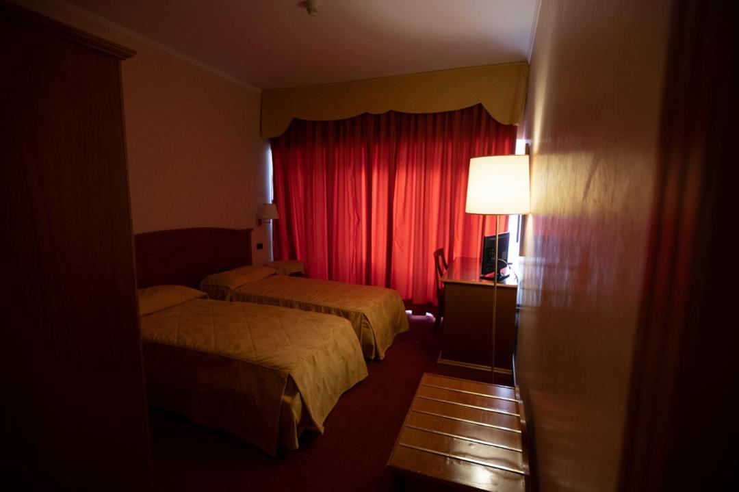 Villa Sirena Hotel E Ricevimenti Durazzano Экстерьер фото